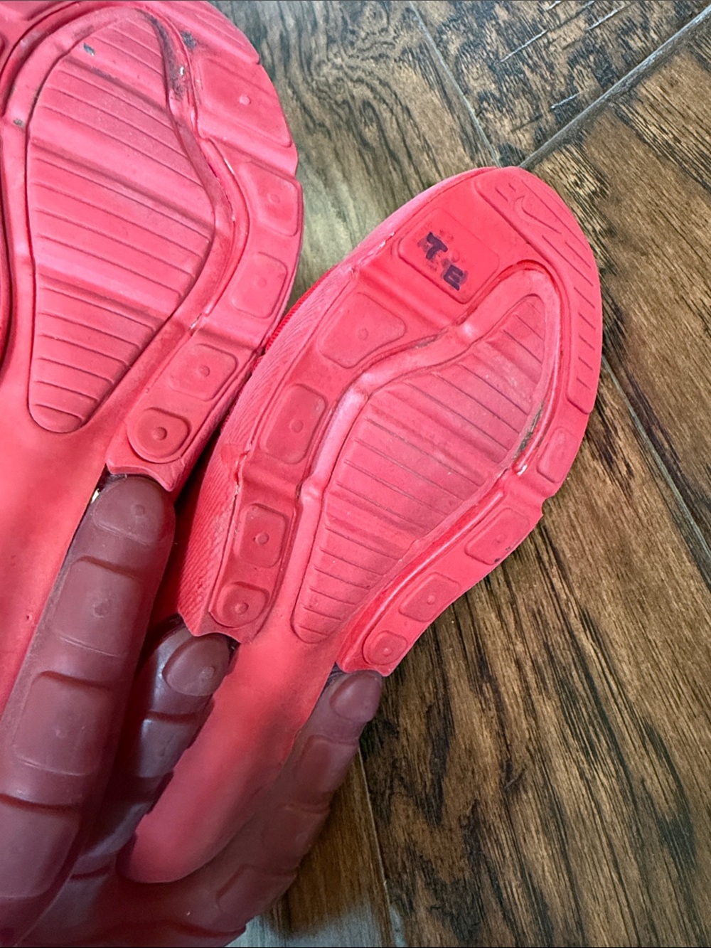 Nike red 270 Sneakers, size youth 6.5 - Picture 8 of 10